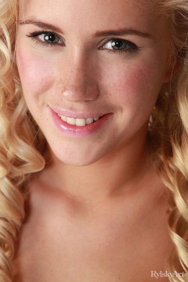 Таня, 22 года, 2 размер груди